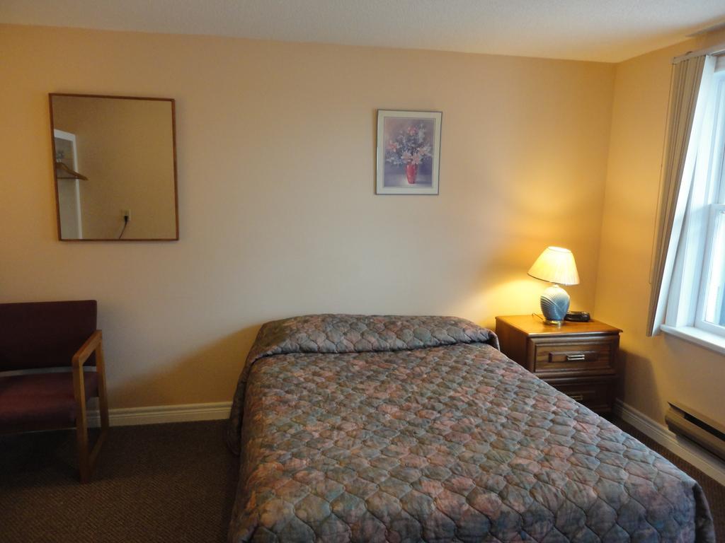 Hipwell'S Motel Fonthill Exterior foto